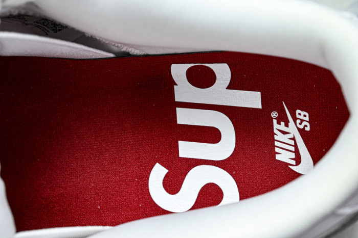 Nike SB Dunk Low Supreme 94 White Metallic Silver  HQ8487-100