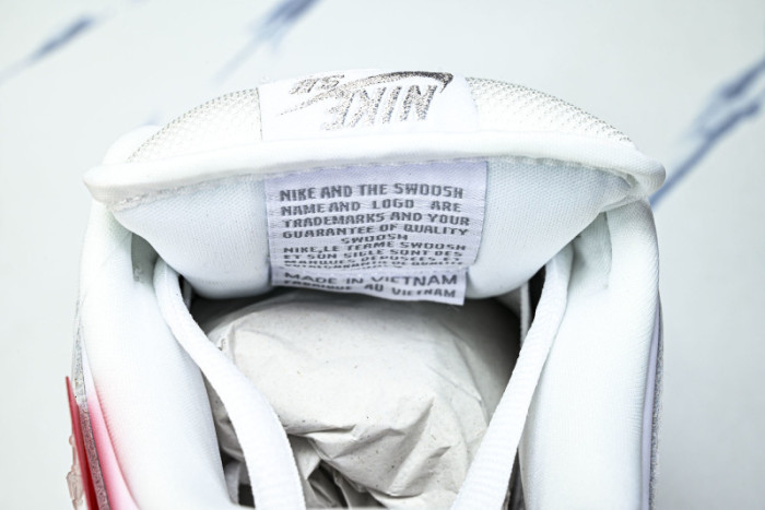 Nike SB Dunk Low Supreme 94 White Metallic Silver  HQ8487-100