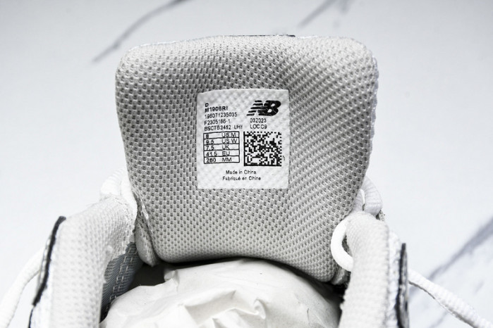 New Balance 1906R White Rain Cloud Silver Metallic M1906RI