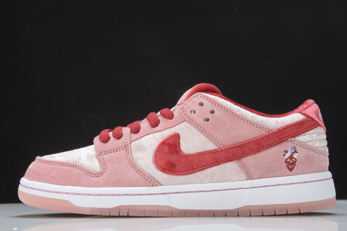 Nike SB Dunk Low StrangeLove Skateboards  CT2552-800