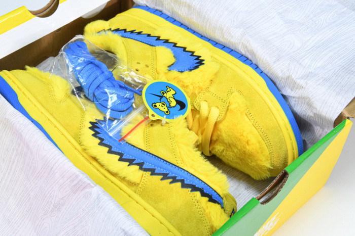 Grateful Dead x Nike SB Dunk Low Yellow Bear CJ5378-700