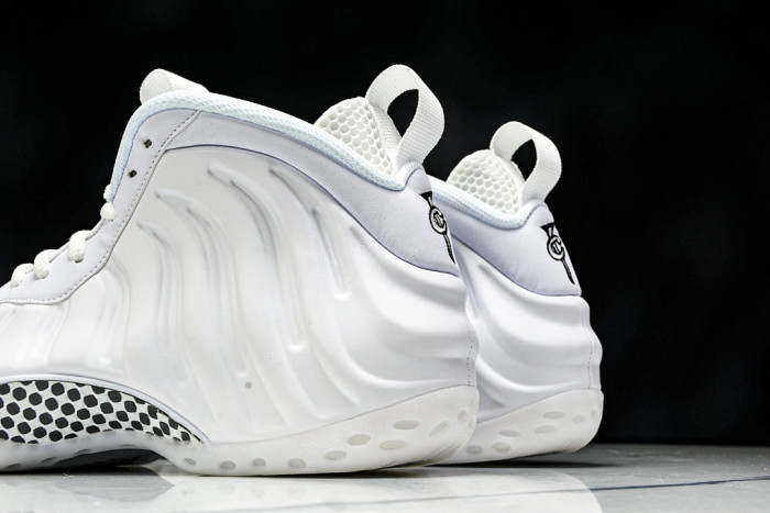 Nike Air Foamposite One “Triple White” HJ5195 100