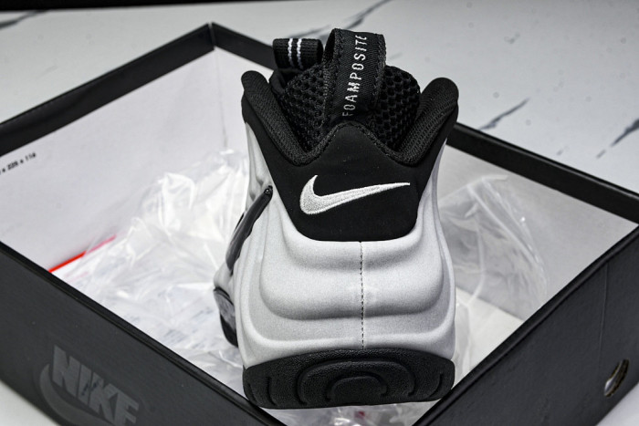 Nike Air Foamposite Metallic Silver HF0794-001