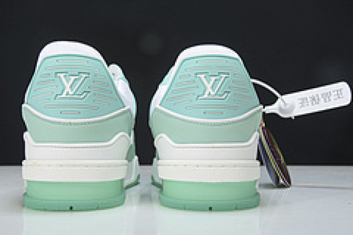 LV SNEAKER LOW YEE-008