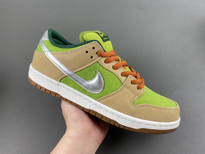 Nike SB Dunk Low “Escargot”  FQ7585-200