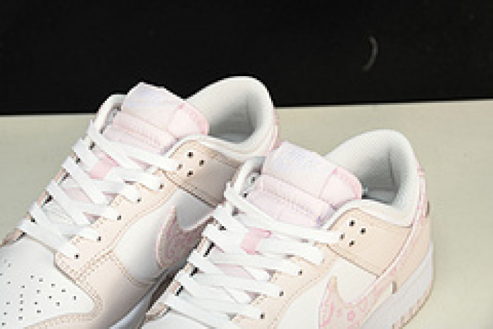 Nike Dunk Low “Pink Paisley”  FD1449-100