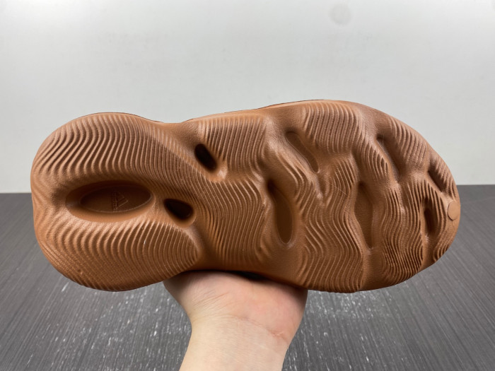 Yeezy Foam Runner  HP5335