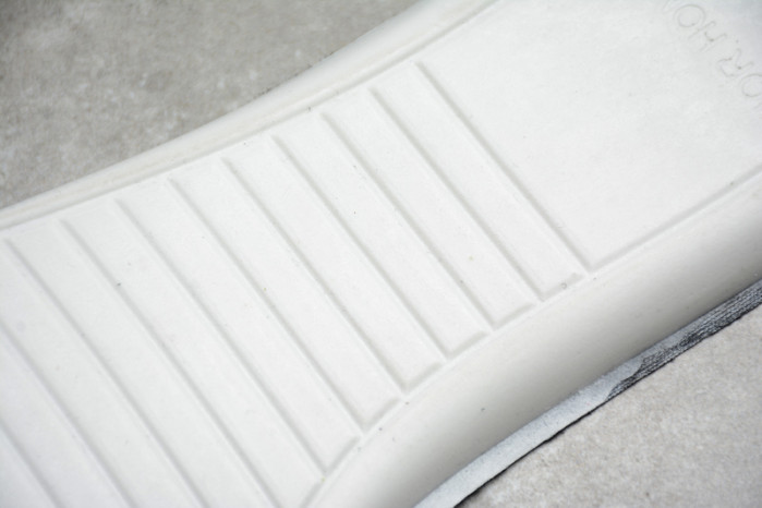 D10R B27 High Top Sneaker