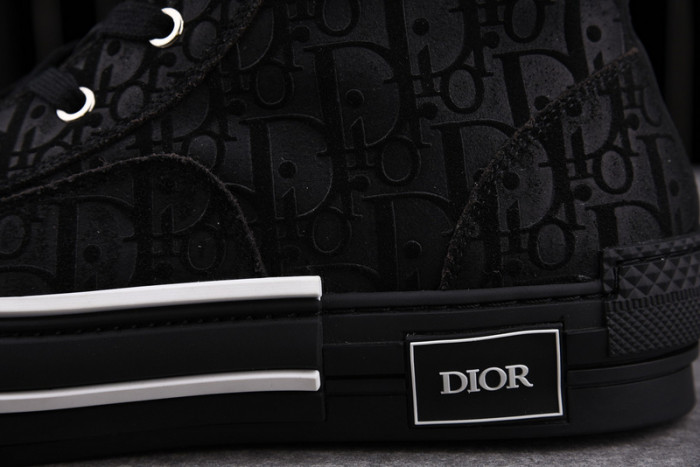 D10R B23 Oblique High Top Sneaker