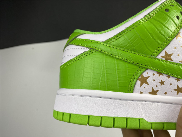 Nike SB Dunk Low Supreme Stars Mean Green (2021) DH3228-101
